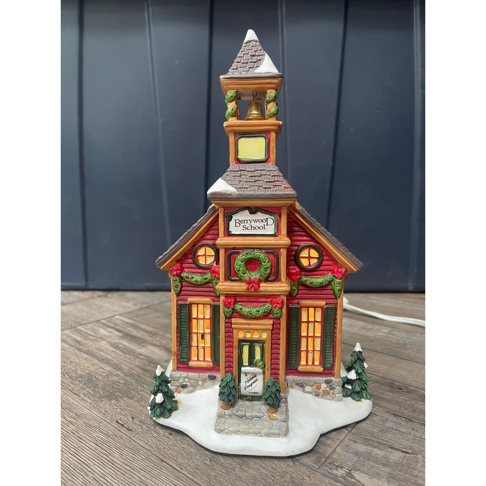 St Nicholas Square BERRYWOOD SCHOOL Village Collection 2001 Lighted House Red